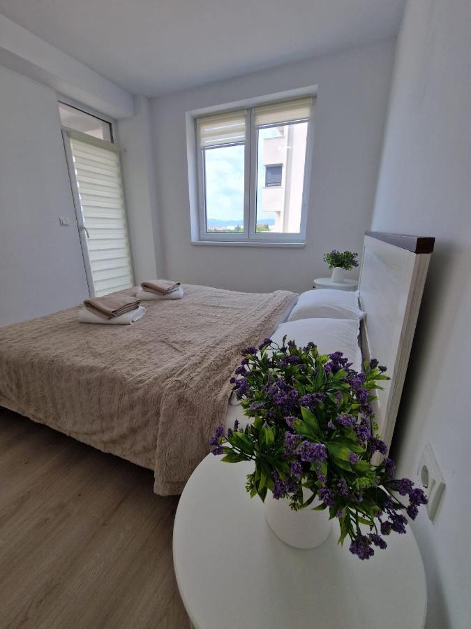 San Casa Apartment เซเบช ภายนอก รูปภาพ